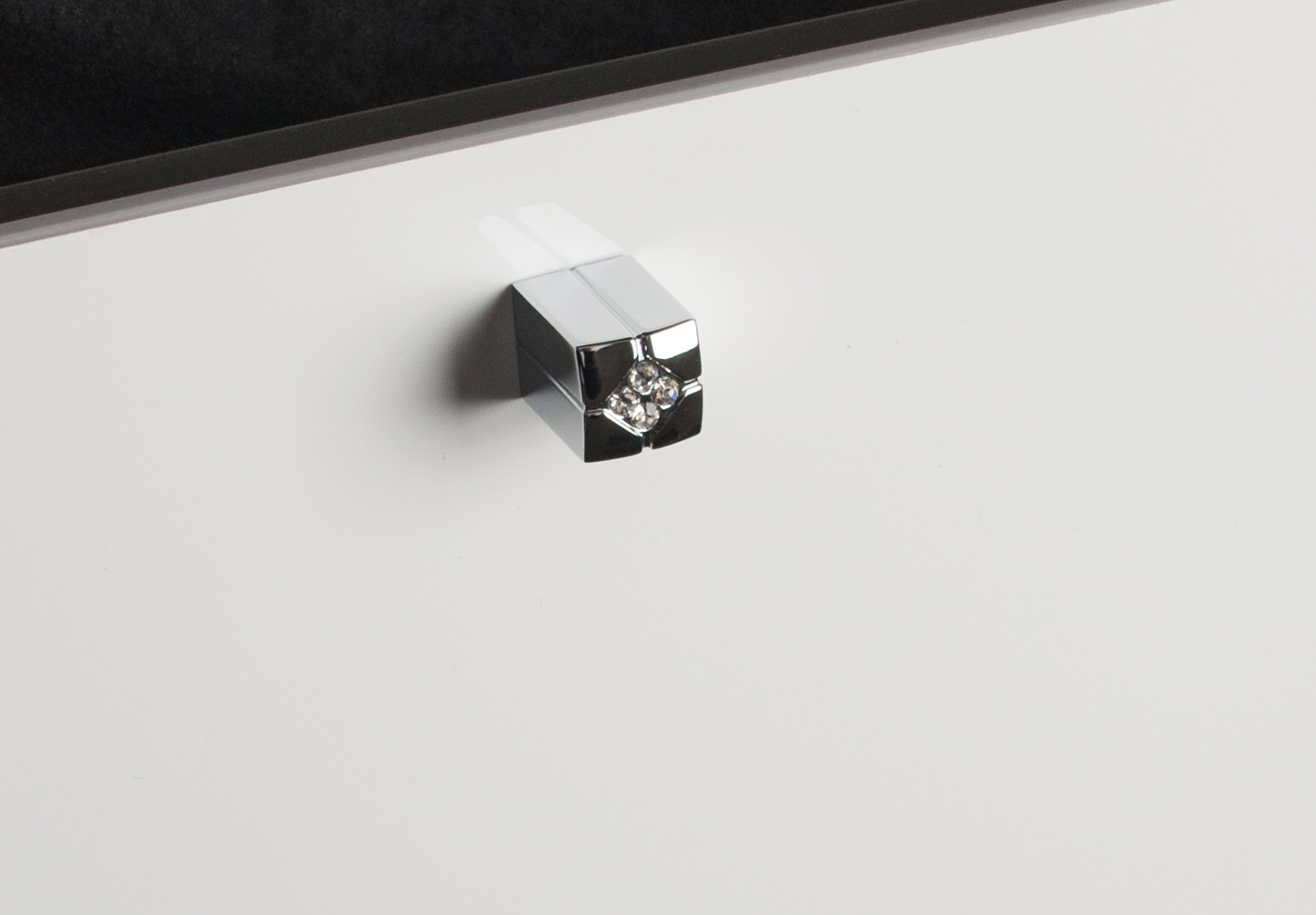 Ручки мебельные Ручка-кнопка 402 замак/кристаллы хром RZ402U.024CP