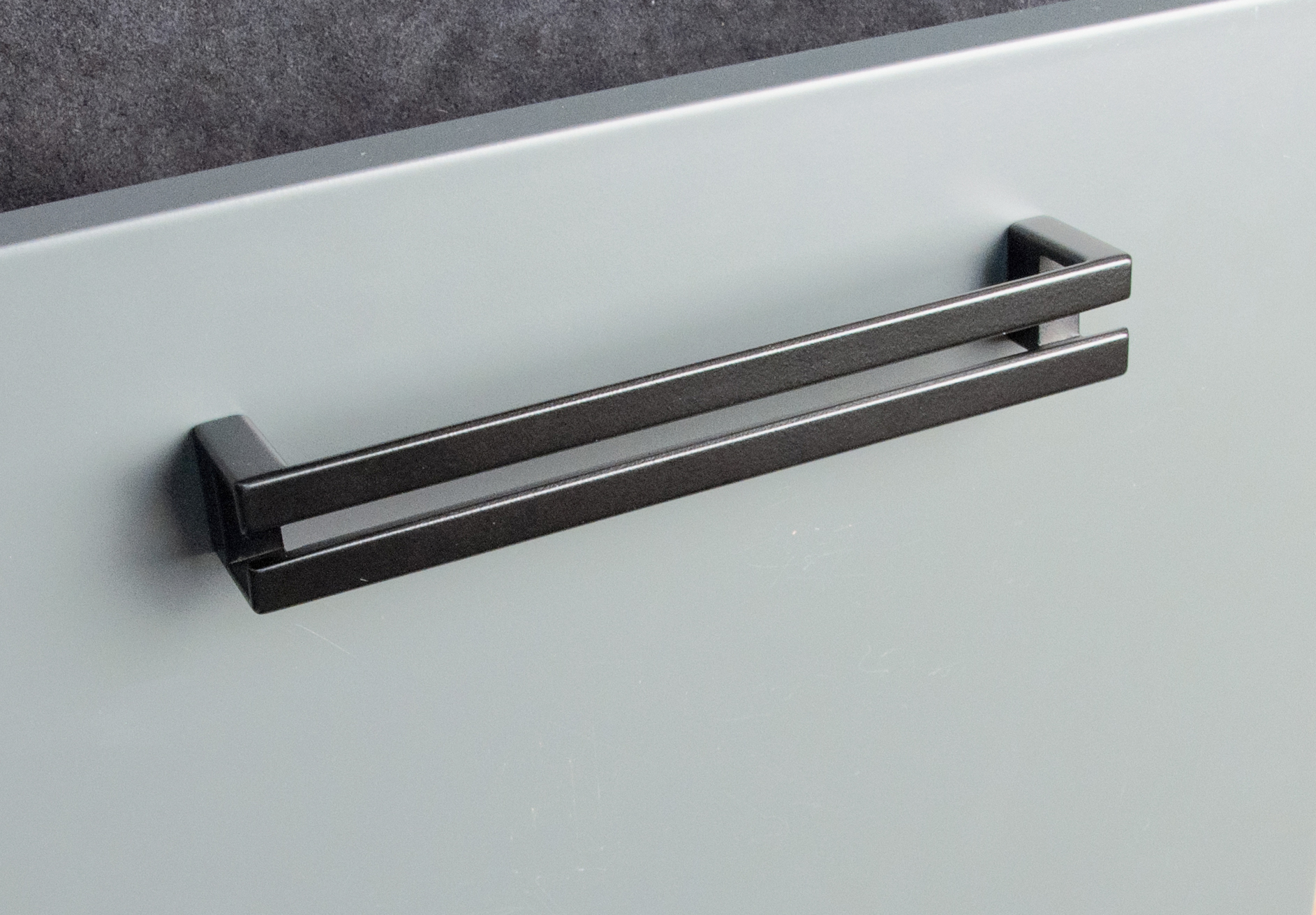 Ручки мебельные Мебельная ручка 1291, м.р. 160мм,  varnished black 1912