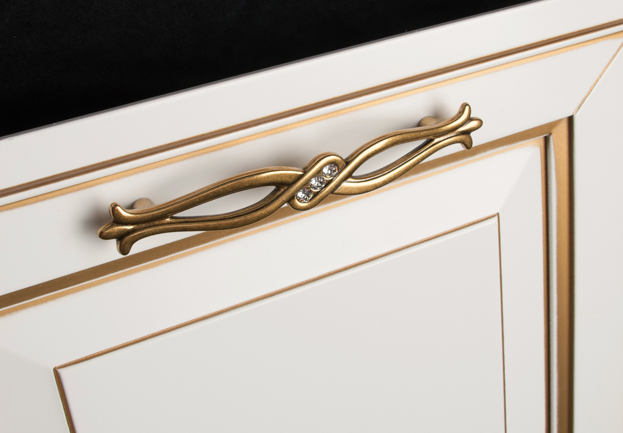 Ручки мебельные Ручка WMN715, м.р.128мм, покрытие состаренное золото 00A8/Swarovski WMN715X128MKRA8