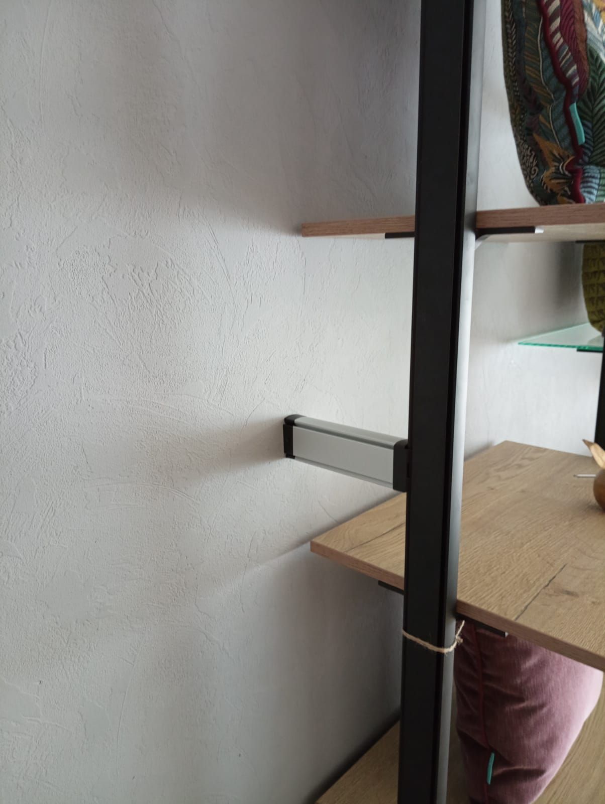 Стеллажная система STILOS Stilos 3693 суппорт поперечного крепления профиля цв.черный 3693 1817